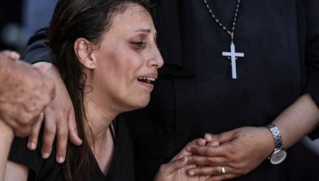 بريطانيا تصف استهداف إسرائيل كنيسة في غزة بـالمروع