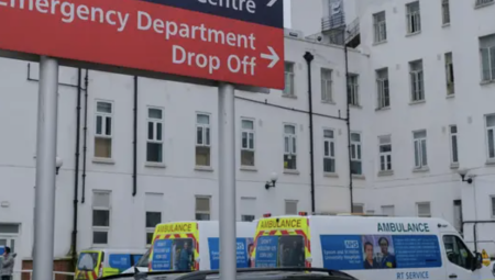 بريطانيا: أكثر من 150 ألف مريض بقسم الطوارئ ينتظرون لأيام ليحصلوا على سرير بالمستشفى!