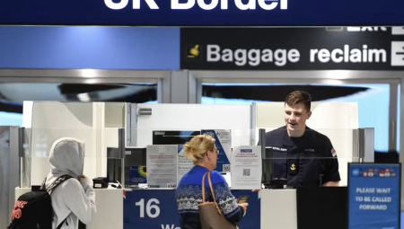 اعتباراًَ من اليوم: يمكن لملايين من حاملي التأشيرات البريطانية استبدالها بتأشيرات إلكترونية!