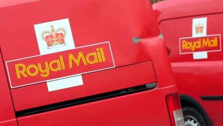 مالك Royal Mail يتلقى عرض استحواذ على الشركة من ملياردير تشيكي