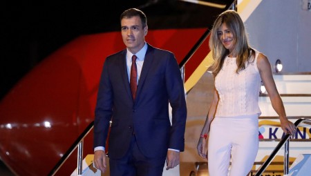 رئيس الوزراء الإسباني بيدرو سانشيز يوقف واجباته العامة بينما تواجه زوجته التحقيق