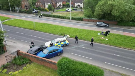 حادثة مروعة في ليدز.. ضابط شرطة  يتعرض للجر تحت سيارة بعد أن  فشل السائق في التوقف!