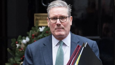 ستارمر يعد البريطانيين بتحسن الأوضاع في 2026 وسط تحديات سياسية متصاعدة