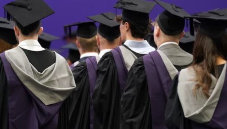 تراجع الطلاب الأجانب يفتح الباب أمام موجة تقشف غير مسبوقة في الجامعات