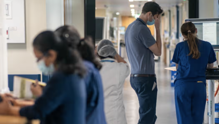 بسبب الأزمة المالية لدى NHS: مستشفيات إنجلترا تقلص أعداد موظفيها!