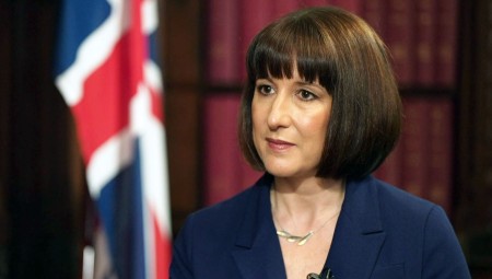 ارتفاع الاقتراض الحكومي في أبريل يمهّد لزيادات ضريبية محتملة