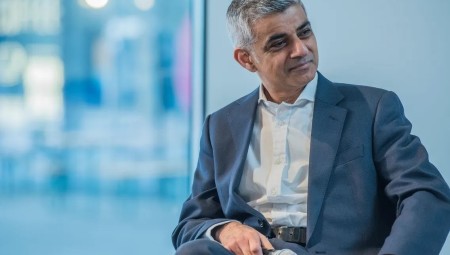 صادق خان يدعو المستثمرين إلى اختيار لندن على حساب أميركا