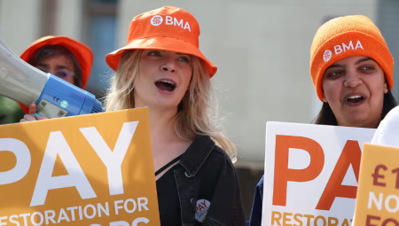 شخصيات طبية بارزة تهاجم دعوات الإضراب وتصفها بالعقيمة