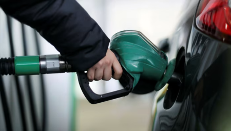 تباطؤ التضخم في بريطانيا إلى 3.4% وسط تراجع أسعار الوقود وتذاكر الطيران