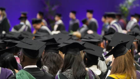متوسط ديون الطلاب في إنجلترا يتخطى 53 ألف جنيه إسترليني مع ارتفاع تكاليف المعيشة