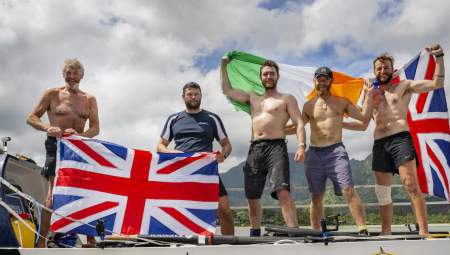 فريق مغامرين بريطانيين يحطم رقمين قياسيين عالميين بالتجديف عبر المحيط الهادئ