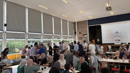 الجالية الفلسطينية شمال غرب بريطانيا تُنظم فعالية مميزة بعنوان القلوب على بعض واللمة فلسطينية