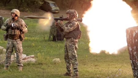 بريطانيا تحذّر قادة أوروبيين من التصريحات العلنية بشأن محادثات ترامب وبوتين حول أوكرانيا