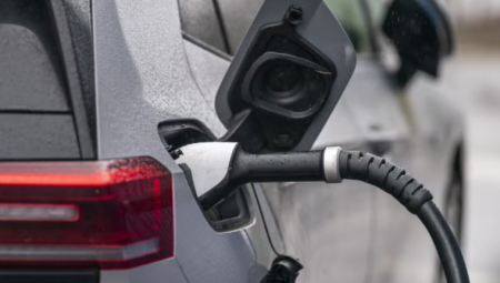 الحكومة البريطانية توسع منح السيارات الكهربائية مع تخفيضات تصل إلى 1500 جنيه إسترليني