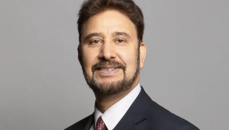 استقالة مبعوث التجارة البريطاني بعد زيارة مثيرة للجدل إلى شمال قبرص