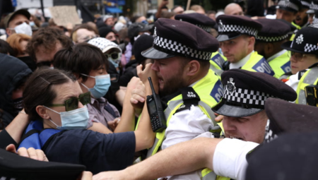 تصاعد أزمة فنادق المهاجرين ومجالس محلية ترفع دعاوى قضائية ضد إيواء طالبي اللجوء