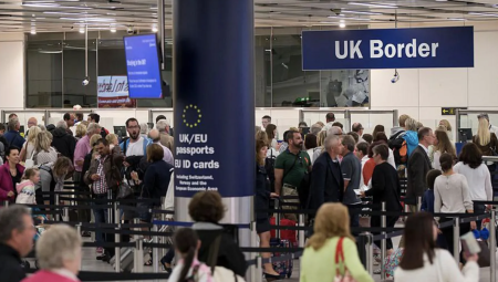 إحصاءات تكشف تقديم 111 ألف طلب لجوء في بريطانيا خلال العام الماضي