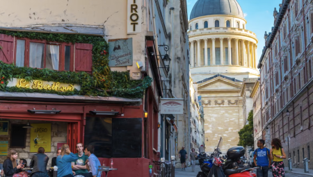 مفاوض ستارمر في الاتحاد الأوروبي يدعم خطة تنقّل الشباب