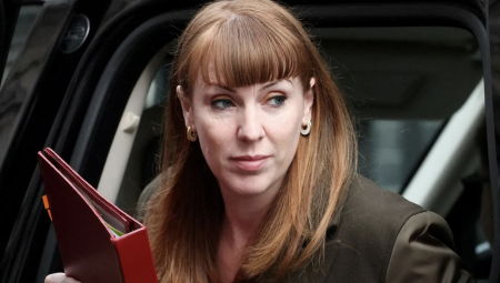 استقالة نائبة رئيس الوزراء  من الحكومة البريطانية بسبب مخالفات ضريبية