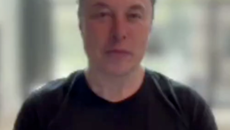 إيلون ماسك يدعو إلى حلّ البرلمان البريطاني خلال تجمّع يميني متطرف في لندن