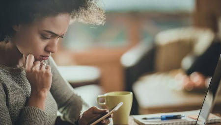 تحذيرات للطلبة الجدد: عصابات الاحتيال تستهدف الشباب مع بداية العام الجامعي