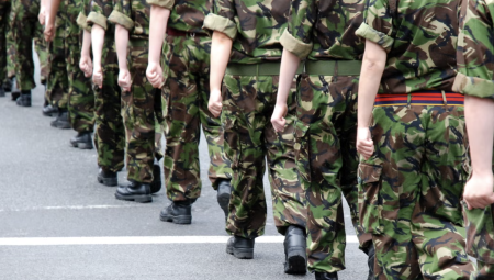 جندي قوات خاصة يُصيب زميله بالخطأ خلال تدريب بالذخيرة الحية