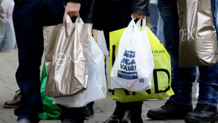 الأسر البريطانية تواجه ضغوطًا مالية متزايدة مع ارتفاع أسعار المتاجر