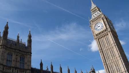 بريطانيا تسعى لحظر التبرعات السياسية بالعملات الرقمية بسبب صعوبة تتبعها