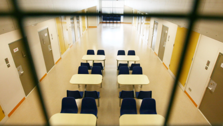 تحقيق يكشف زيادة سبعة أضعاف في الحوادث الخطيرة بمركز احتجاز المهاجرين في جاتويك