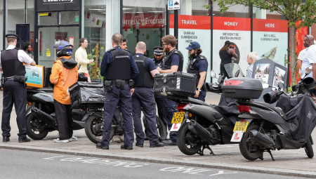 حملة واسعة في بريطانيا: اعتقال 171 عاملاً غير نظامي وترحيل 60 مهاجراً مخالفاً