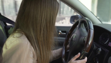 بريطانيا: تأخيرات اختبارات القيادة تجبر المتدربين على دفع 500 جنيه