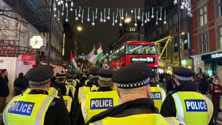 خبراء قانونيون يحذرون: شرطة لندن تستخدم صلاحيات ملغاة لقمع الاحتجاجات الفلسطينية
