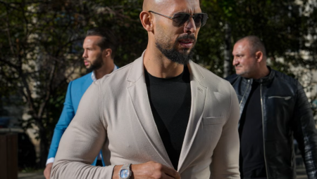 ستارمر تحت الضغط لتسليم أندرو تيت قبل مباراته في دبي