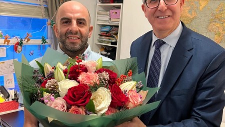 القنصل الجزائري في لندن يزور سمير زيتوني ويؤكد استمرار الدعم حتى التعافي الكامل