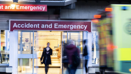 ارتفاع كبير في مراجعي الطوارئ ببريطانيا بسبب أعراض بسيطة مثل السعال والحازوقة