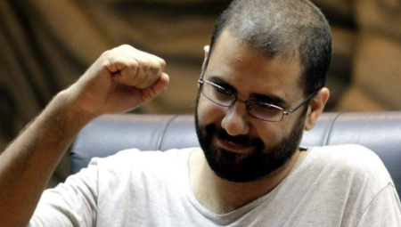 الحكومة البريطانية: لا سحب لجنسية علاء عبد الفتاح رغم الجدل حول تغريداته القديمة