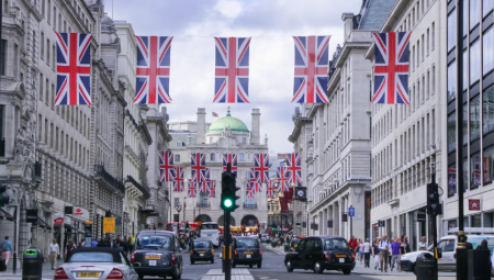 عريضة في بريطانيا تطالب بالإبقاء على مسار الإقامة الدائمة للاجئين خمس سنوات (رابط)