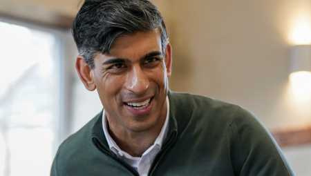 بعد جدل حول هويته...سوناك يرد : “أنا بريطاني آسيوي” ويحض على رفض العنصرية