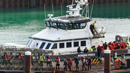 مهاجرون يرفعون دعوى قضائية لوقف اتفاقية الترحيل بين المملكة المتحدة وفرنسا