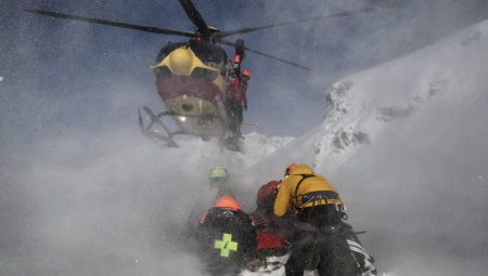 مصرع ثلاثة متزلجين بينهم بريطانيان بانهيار جليدي في جبال الألب الفرنسية