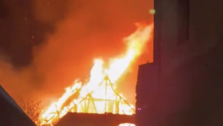 حريق ضخم يلتهم كنيسة في ساوثال بلندن