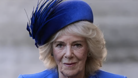 الملكة كاميلا تكشف تعرّضها لاعتداء في قطار خلال مراهقتها