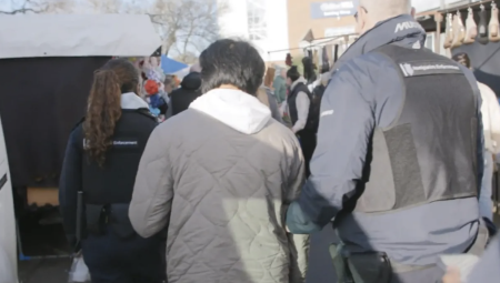 حملة اعتقالات غير مسبوقة تستهدف العمالة غير القانونية في بريطانيا