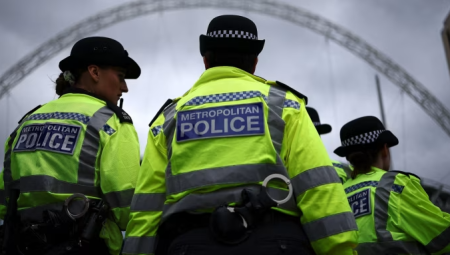 الحكومة البريطانية تفضح قوات الشرطة المتعثرة وتمنح الداخلية صلاحيات تدخل غير مسبوقة