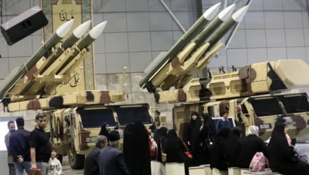 الاتحاد الأوروبي يحذّر من التحليق فوق إيران وسط تصاعد التوتر مع واشنطن