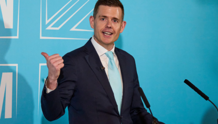 مرشح حزب الإصلاح يصرّ على تصريحه بأن المولودين في المملكة المتحدة ليسوا بالضرورة بريطانيين