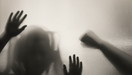 مثير للجدل.. بريطانيا تستعد لإدراج الآباء المسيئين في سجل يشبه سجل مرتكبي الجرائم الجنسية