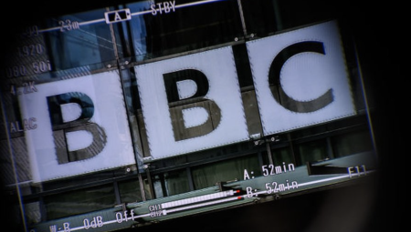 عنصرية وتضليل في تغطية غزة.. بي بي سي أمام القضاء البريطاني في دعوى جماعية