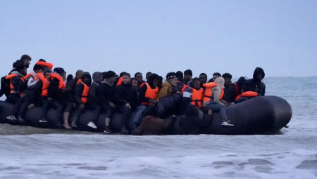 بريطانيا تدرس دفع 100 جنيه إسترليني أسبوعيًا لطالبي اللجوء لمغادرة الفنادق