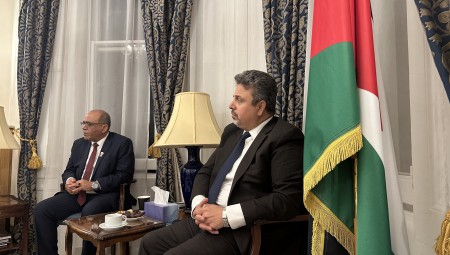 السفير الأردني يلتقي الجالية في لندن ويفتح حواراً لحل مشاكلهم - فيديو